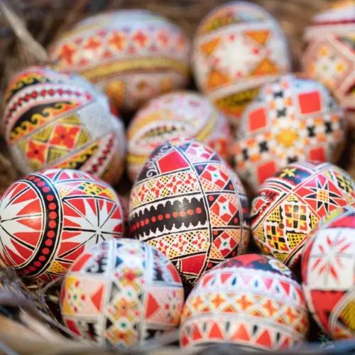 Pisanki malowane woskiem