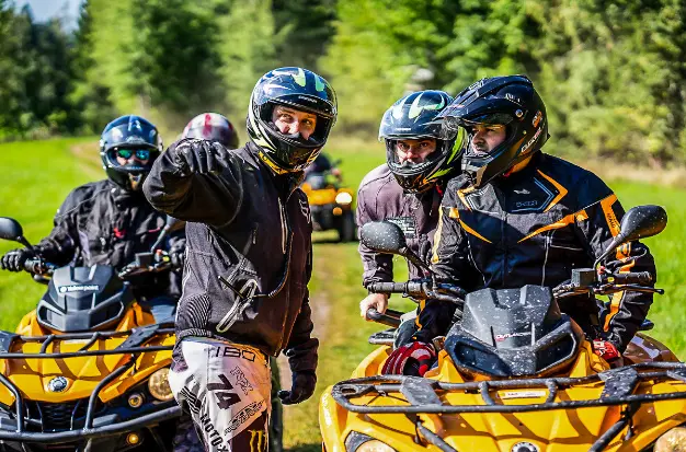 Adrenalin-Ausflug auf Quads mit Guide